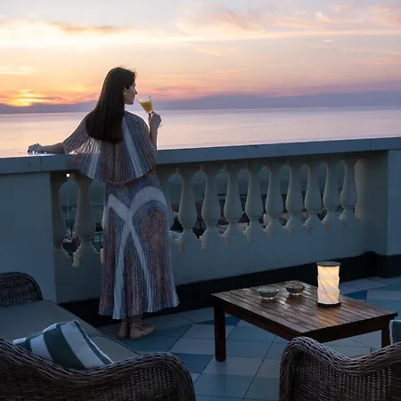 Palace Готель 4*