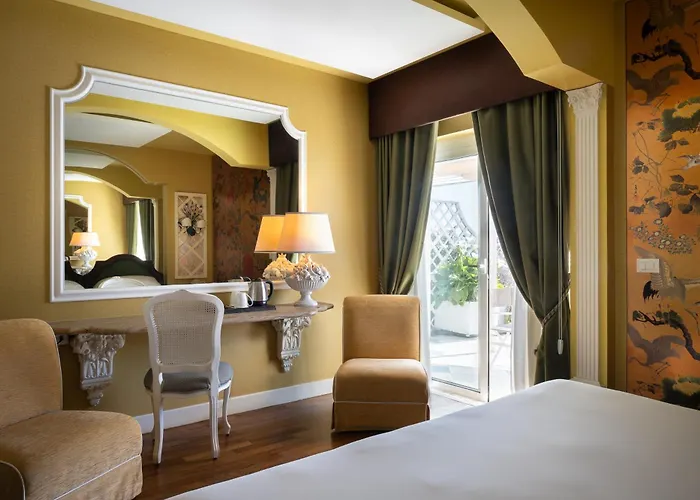 Отель Palace 4*