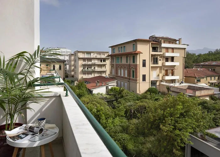 Palace 4* Виареджо