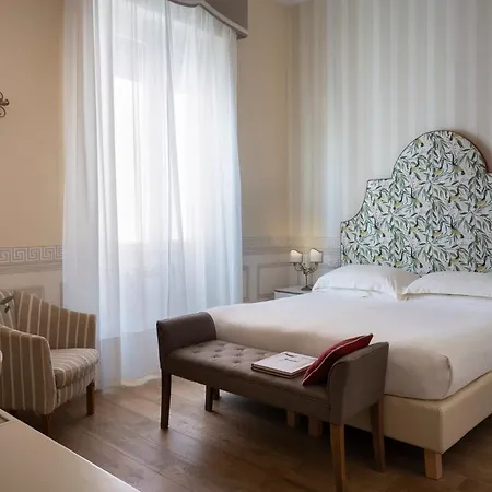 Palace Ξενοδοχείο 4*